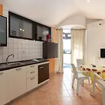 Apartman Ilija Njavro *